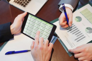 Las diez carreras universitarias mejor pagadas en el Perú en 2022